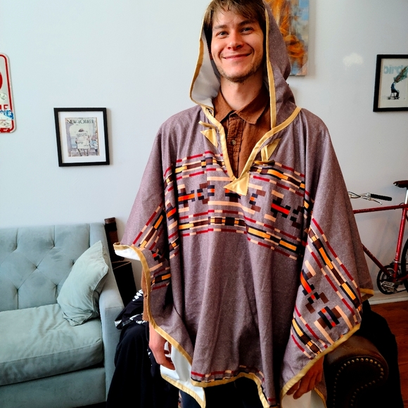 Kuruphone Poncho - Picture 1 of 2